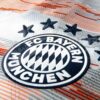 Vista escudo camiseta visitante Bayern Munich
