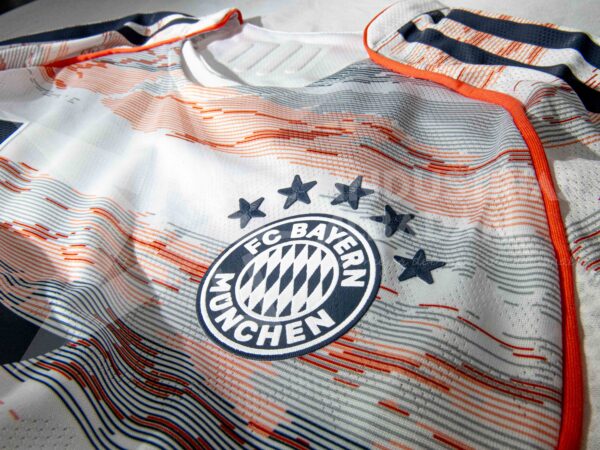 Vista tiro alto camiseta visitante Bayern Munich