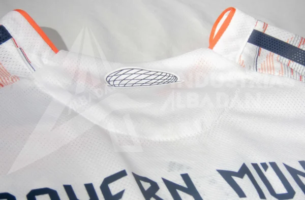 Vista parte trasera camiseta visitante Bayern Munich